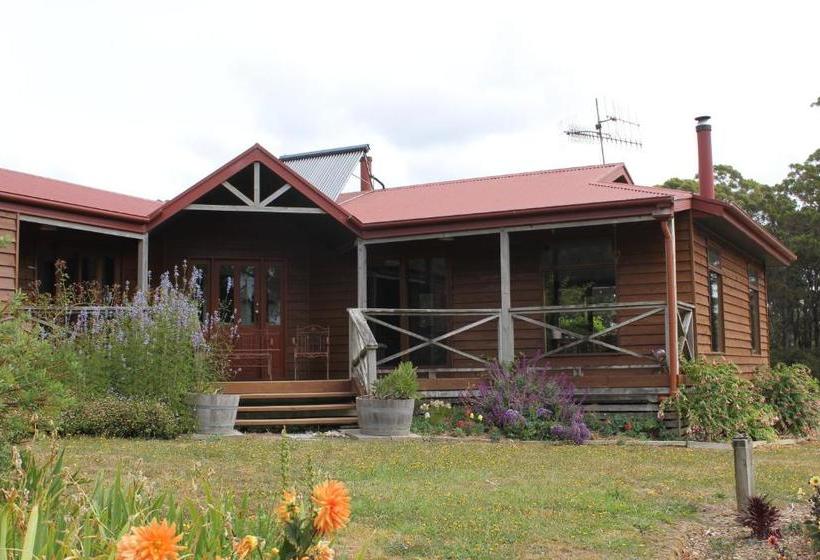 Eagle's Roost Farmstay B&b