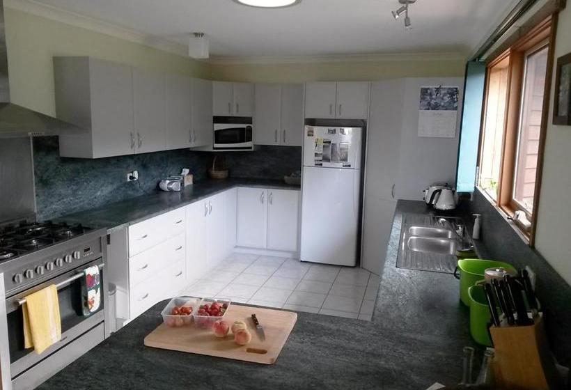 Eagle's Roost Farmstay B&b