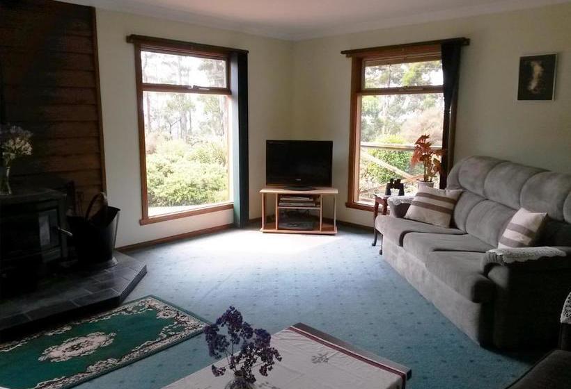 Eagle's Roost Farmstay B&b