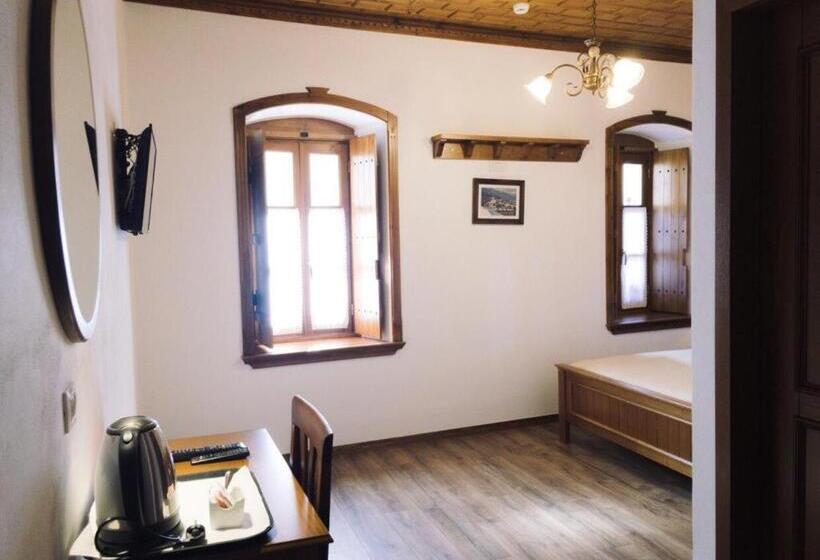 בית מלון כפרי Argjiro Traditional