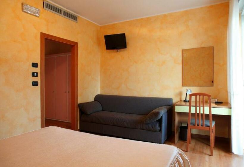 فندق Castel Lodron