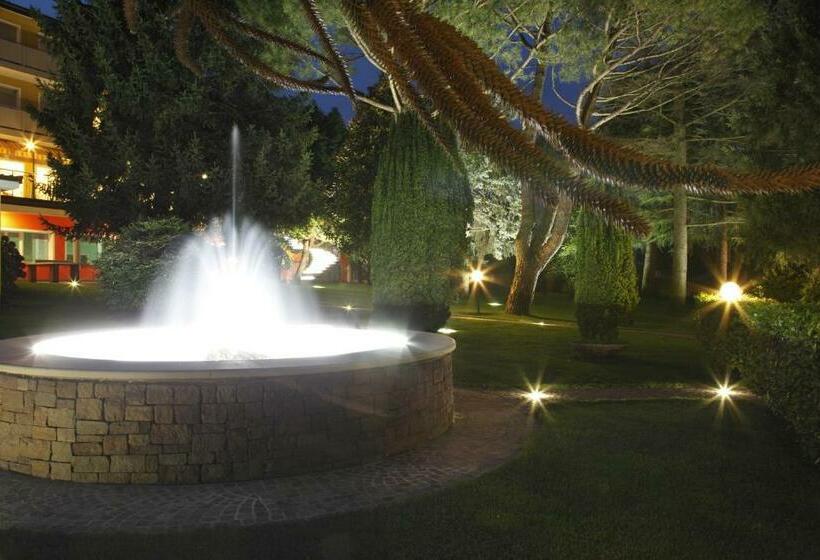 فندق Castel Lodron