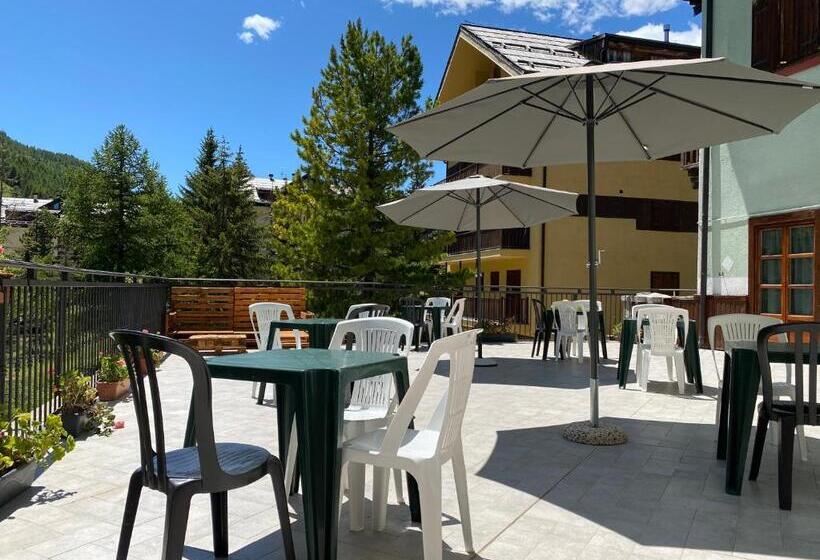 Отель Chalet Della Luna Attenzione Lavori Di Ristrutturazione In Corso Impalcatura