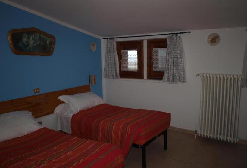 Отель Chalet Della Luna Attenzione Lavori Di Ristrutturazione In Corso Impalcatura