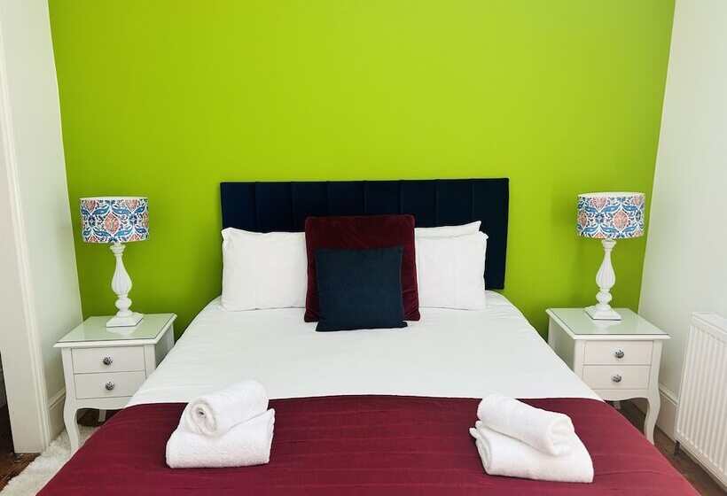 בית מלון כפרי Guestling Hall