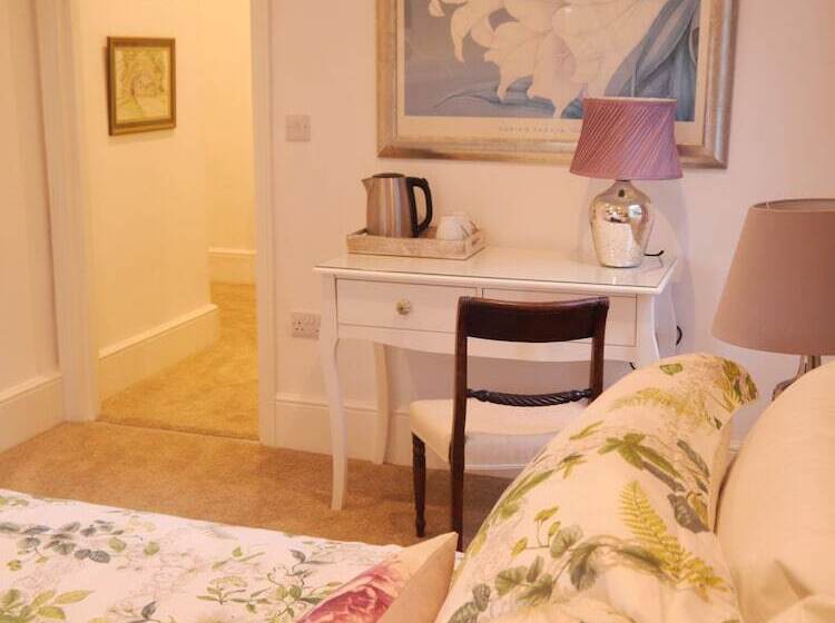 Отель Guestling Hall