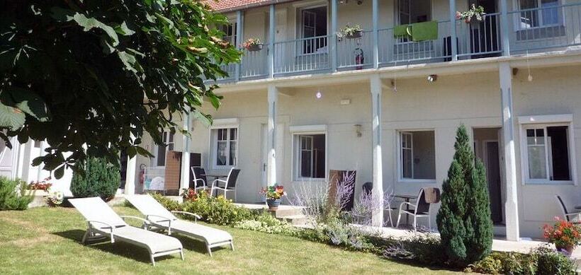 בית מלון כפרי La Buissonniere