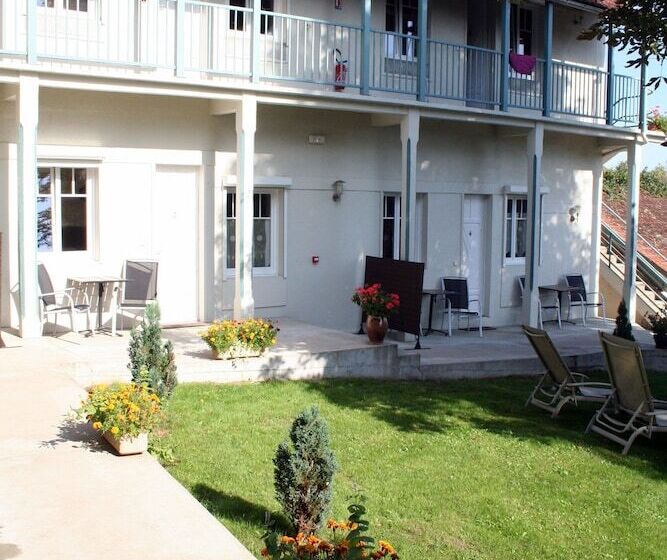 בית מלון כפרי La Buissonniere