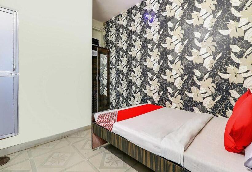 בית מלון כפרי Oyo 75326  Shri Sai Palace