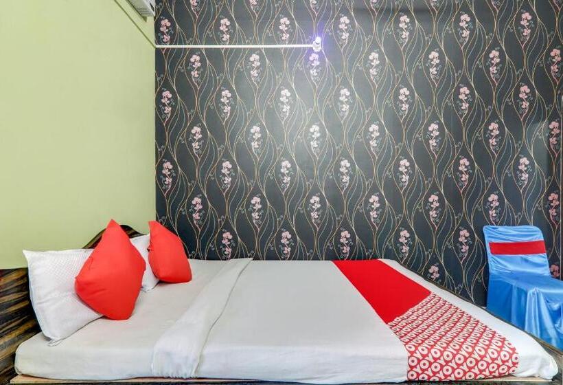 בית מלון כפרי Oyo 75326  Shri Sai Palace