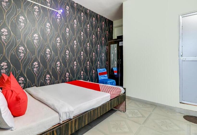 בית מלון כפרי Oyo 75326  Shri Sai Palace