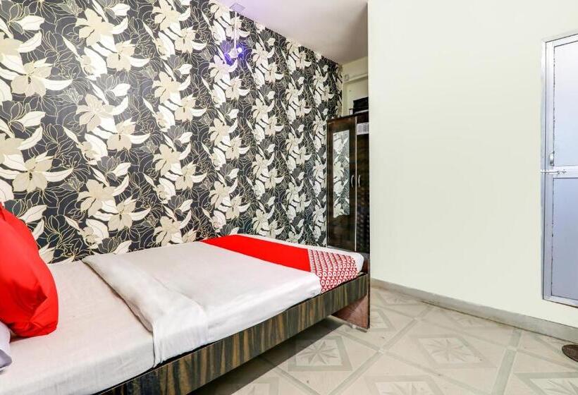 בית מלון כפרי Oyo 75326  Shri Sai Palace