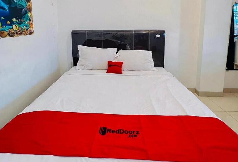 فندق Reddoorz At Damai Guest House Kabanjahe