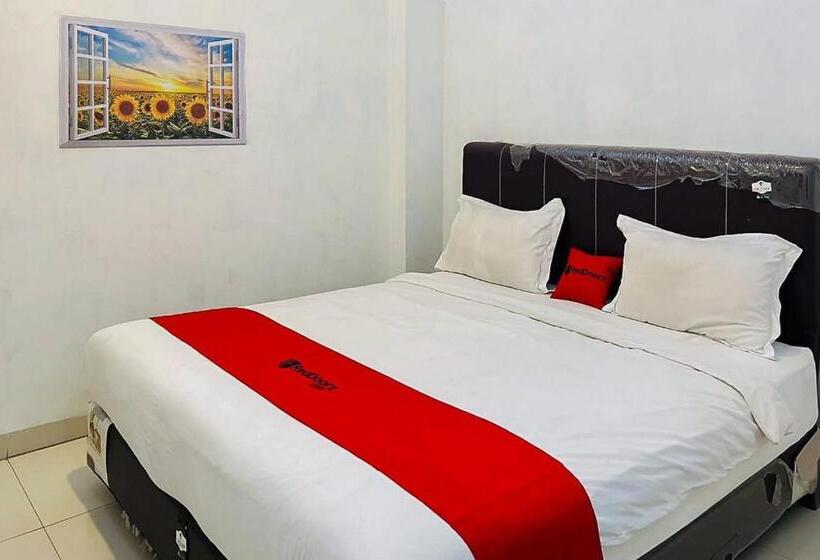 فندق Reddoorz At Damai Guest House Kabanjahe