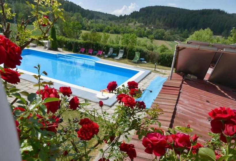 בית מלון כפרי Zenit Satovcha