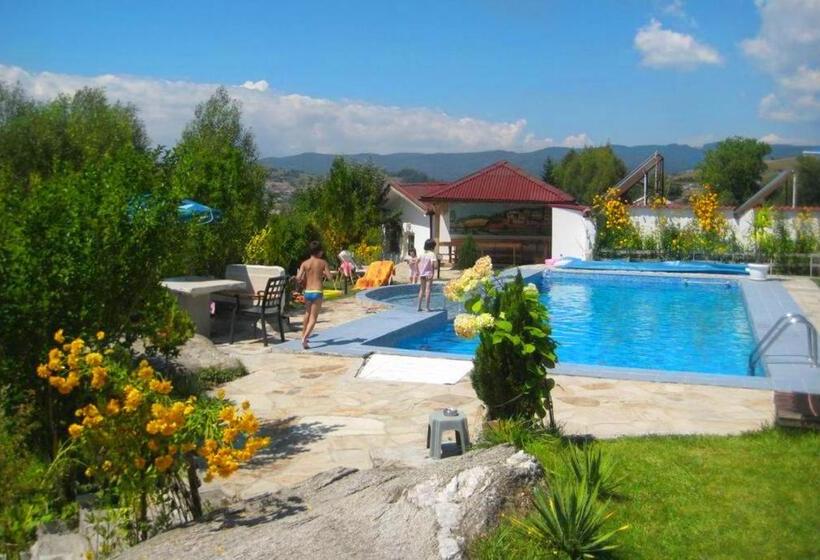 בית מלון כפרי Zenit Satovcha