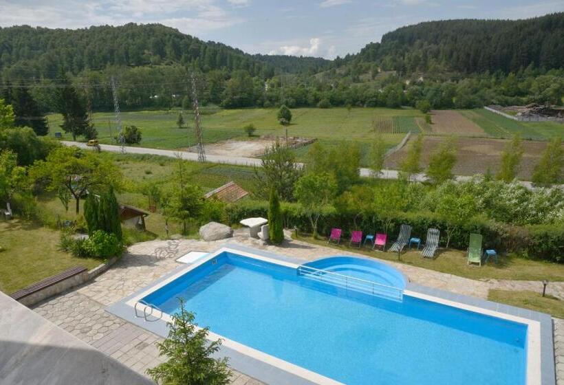 בית מלון כפרי Zenit Satovcha