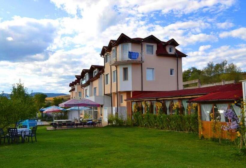 בית מלון כפרי Zenit Satovcha