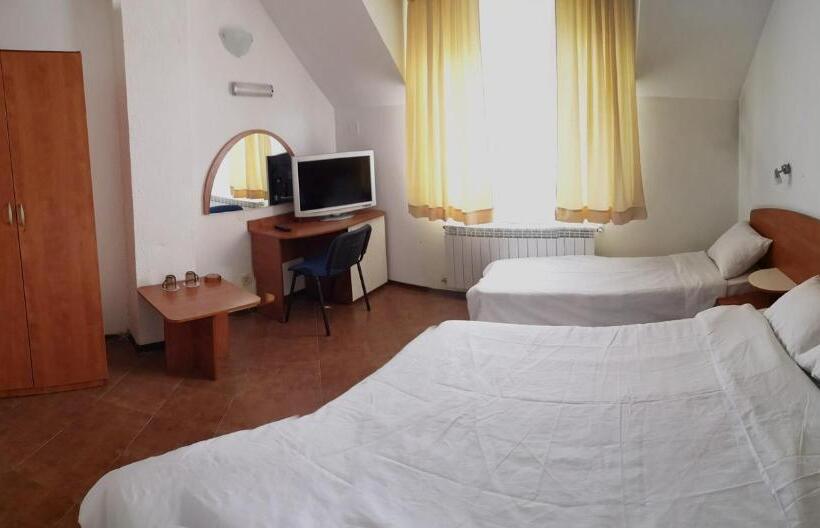 בית מלון כפרי Zenit Satovcha