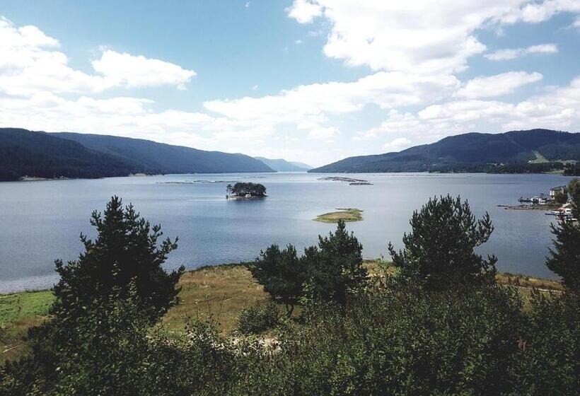 בית מלון כפרי Zenit Satovcha