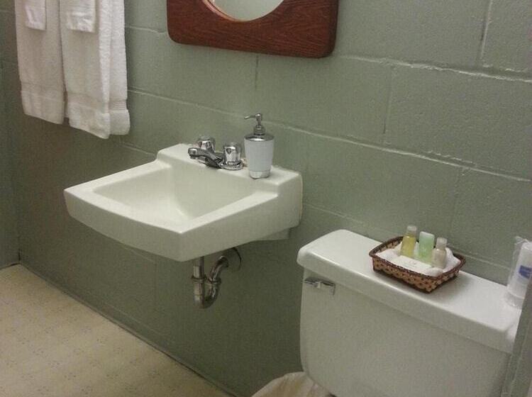 Maple Leaf Motel Emerson