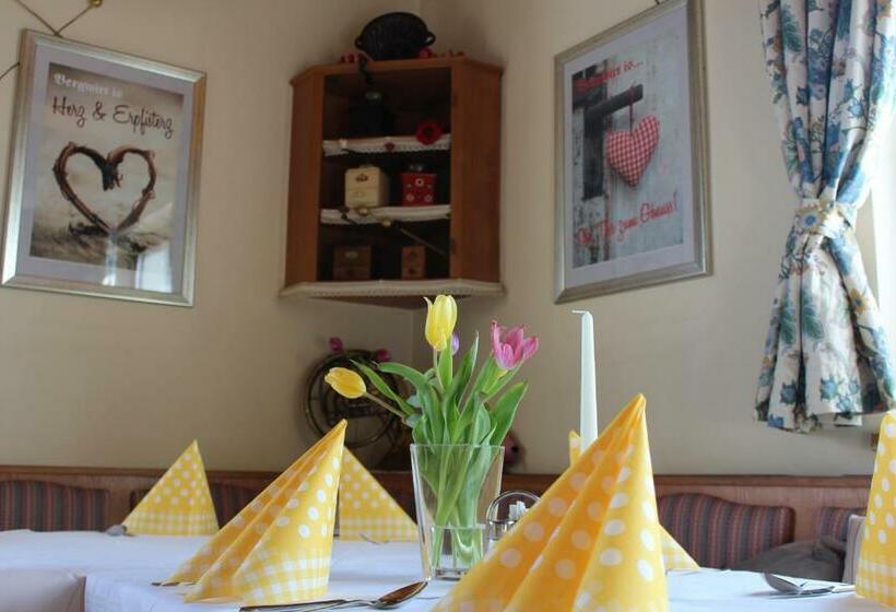 Mohnhotel   Bergwirt Schrammel