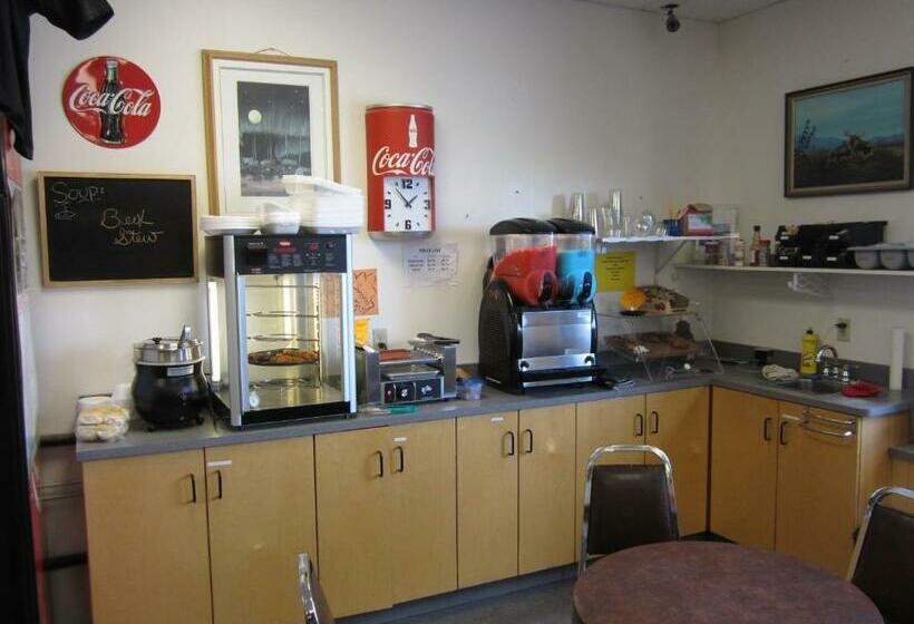 Nisutlin Trading Post Motel