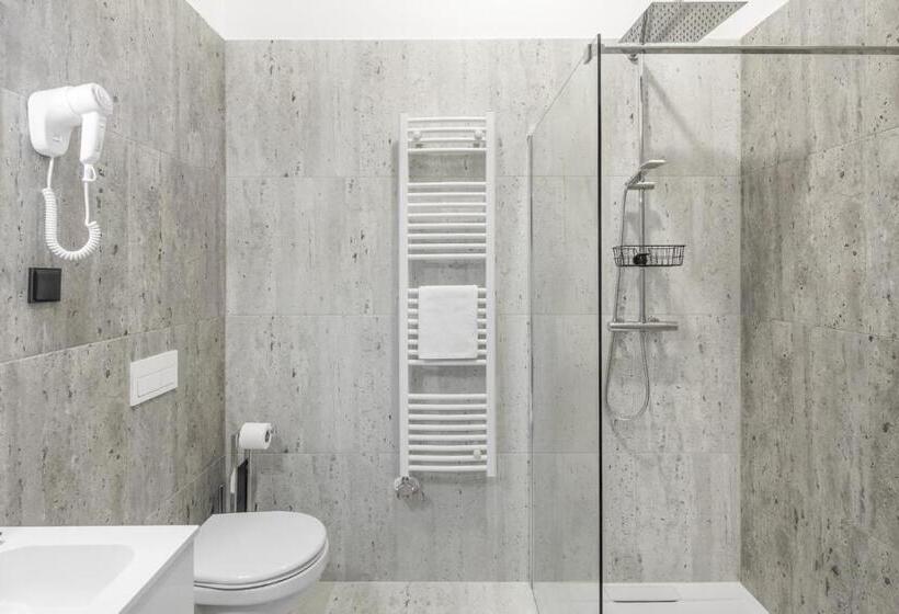 بنسيون 100 éves Fogadó