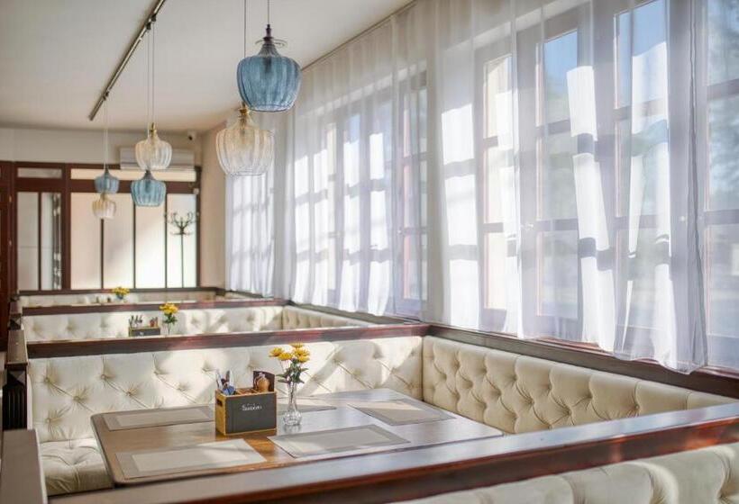 ペンション 100 éves Fogadó