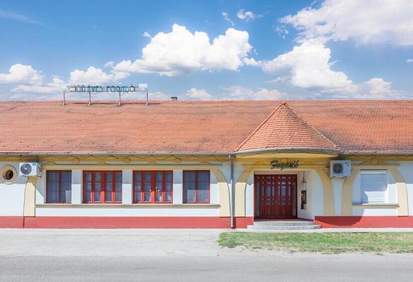 بنسيون 100 éves Fogadó