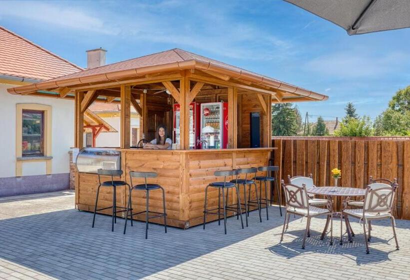 بنسيون 100 éves Fogadó