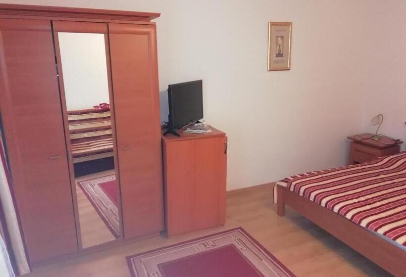 פנסיון Asta La Vista Vendégház