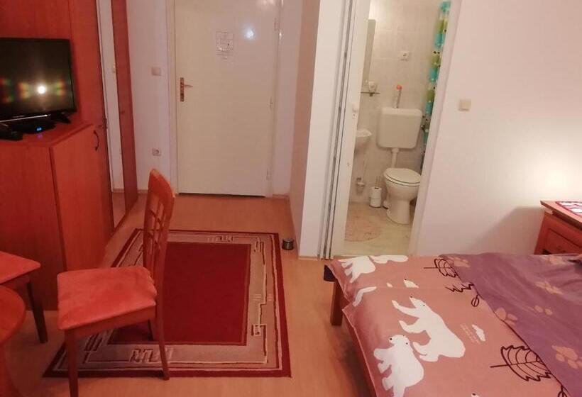 פנסיון Asta La Vista Vendégház