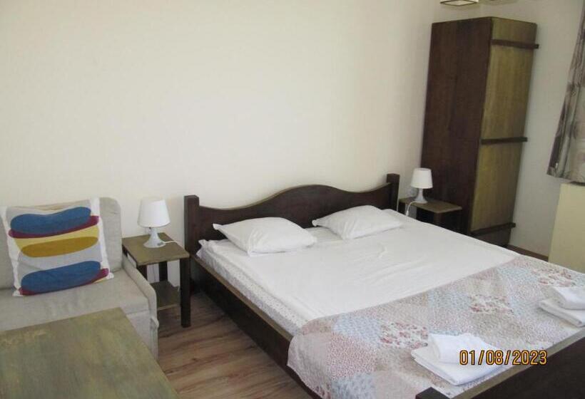 פנסיון Guest House Belchin View