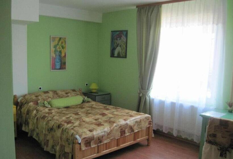 פנסיון Hadjibulevata Guest House