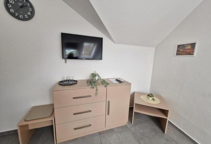 펜션 Restaurace Apartmány Bobule