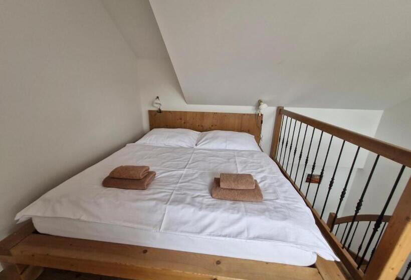 펜션 Restaurace Apartmány Bobule