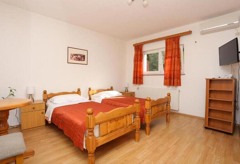 פנסיון Rooms With A Parking Space Slunj, Plitvice   17485