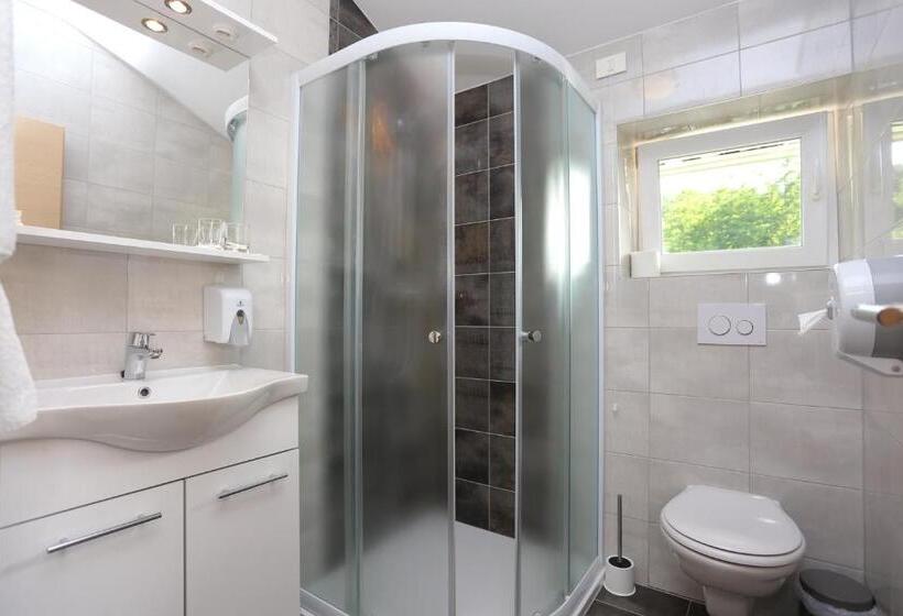 פנסיון Rooms With A Parking Space Slunj, Plitvice   17485