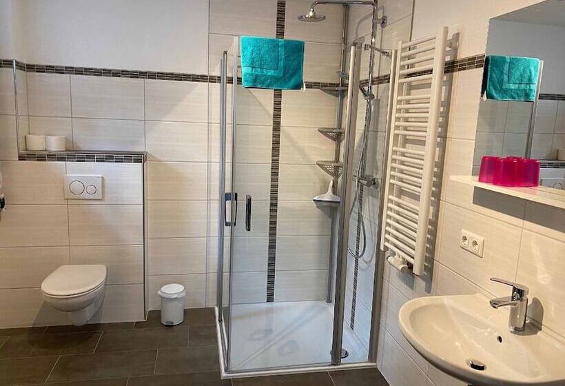 بنسيون Zum Kramerwirt