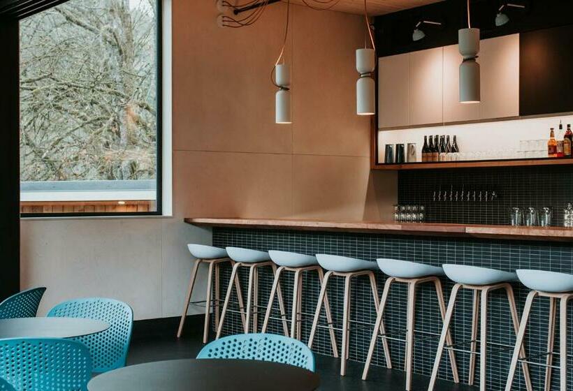 リゾートホテル Sunwolf Riverside Cabins