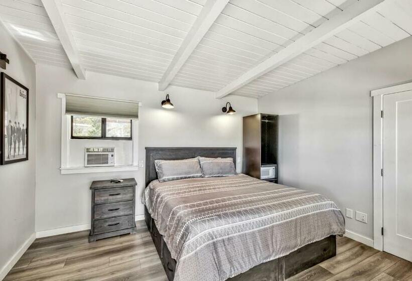 The Historic West Walker Motel