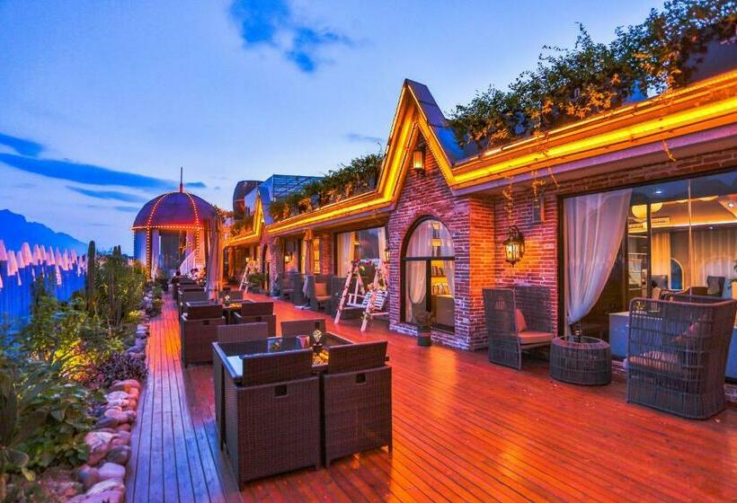 Xiao En Castle Hotel Tianmenshan