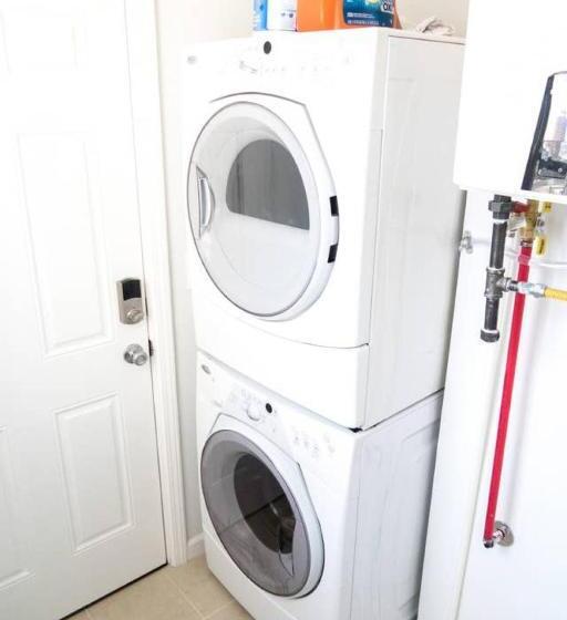 민박 2 Blocks From Beach Sleeps 16