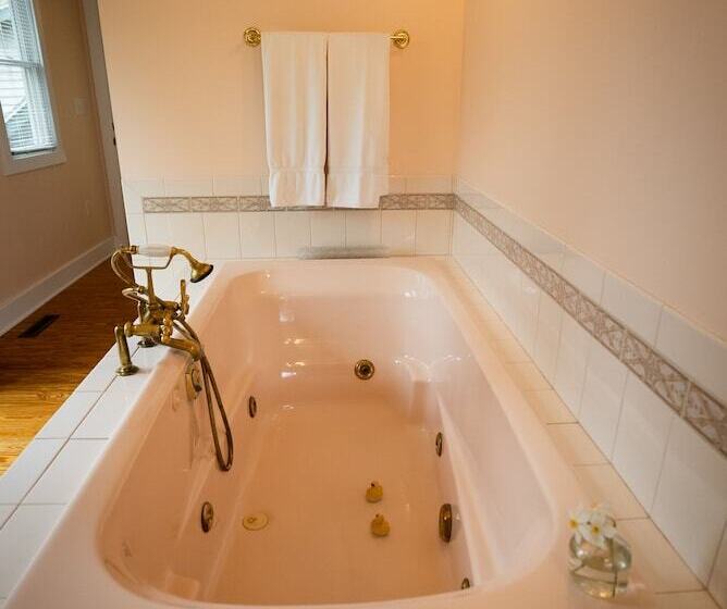 Garden Grove Inn Bed And Breakfast