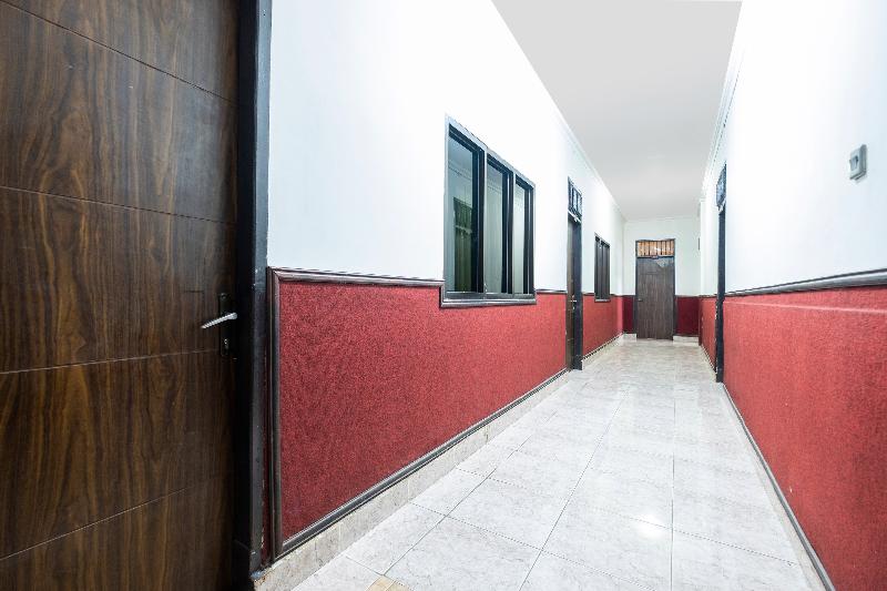 ホテル Oyo 2704  Transit 2