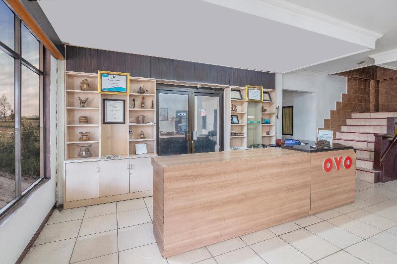 ホテル Oyo 2704  Transit 2