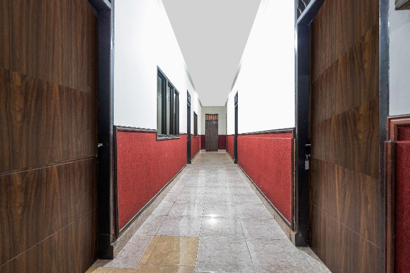 ホテル Oyo 2704  Transit 2