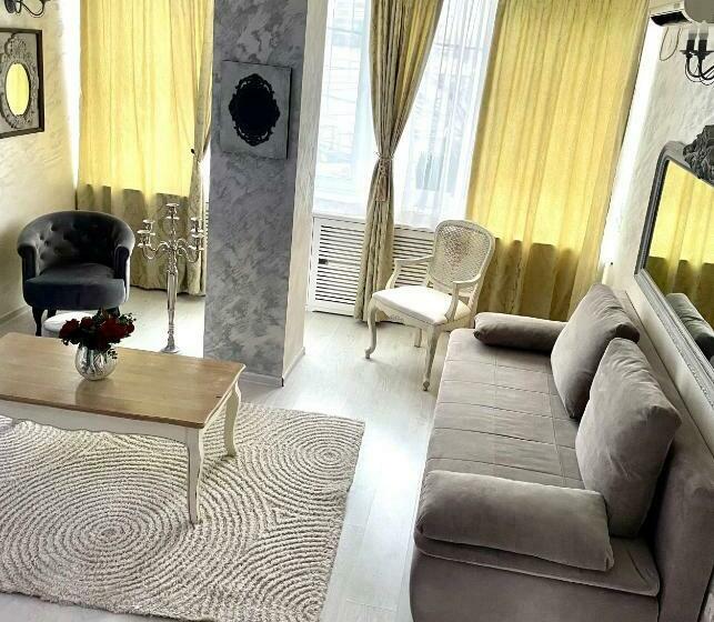 Jolie Apartments