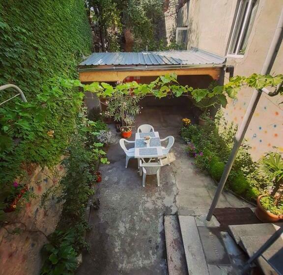 پانسیون Host Family